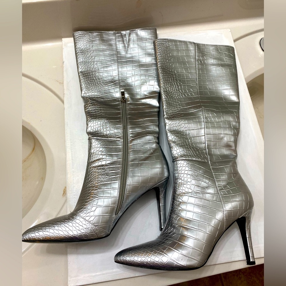 Modatope metallic snake embossed knee high boots size 7M  3 inch heels
